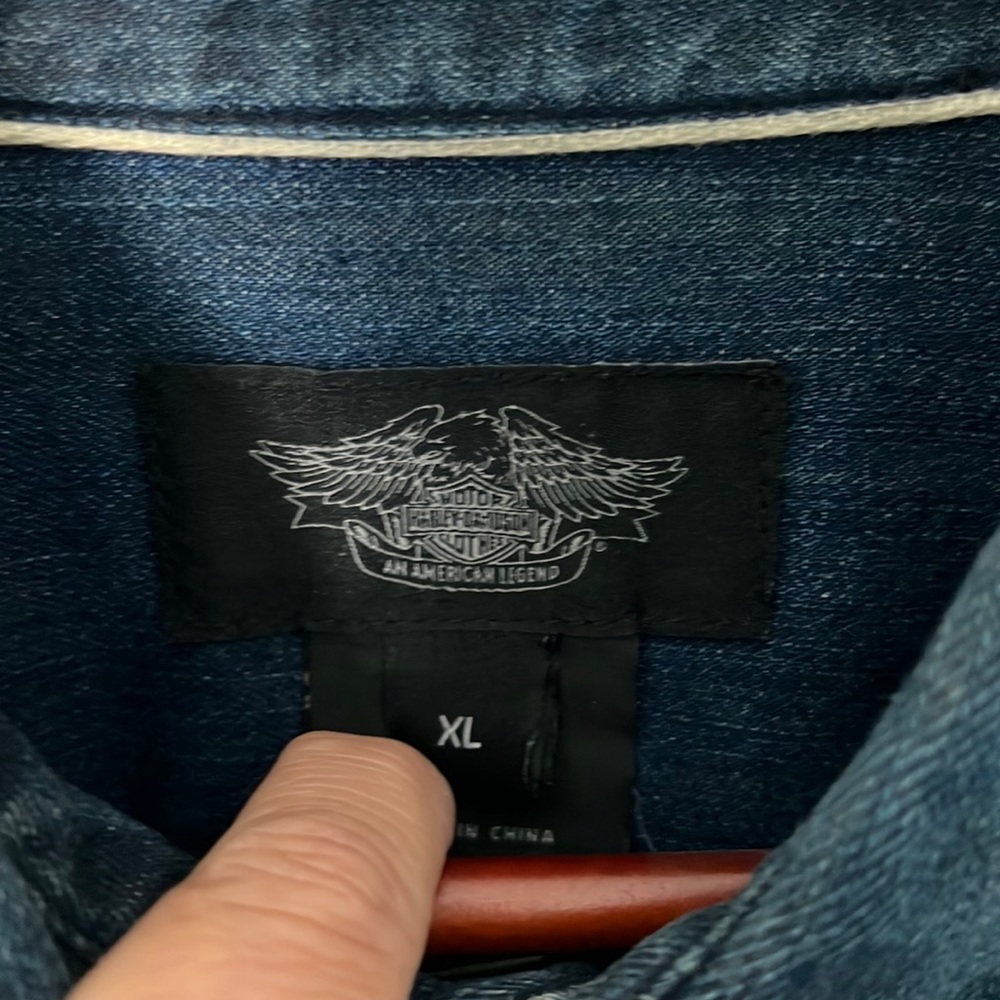 Harley Davidson brand men’s XL long sleeve denim shirt